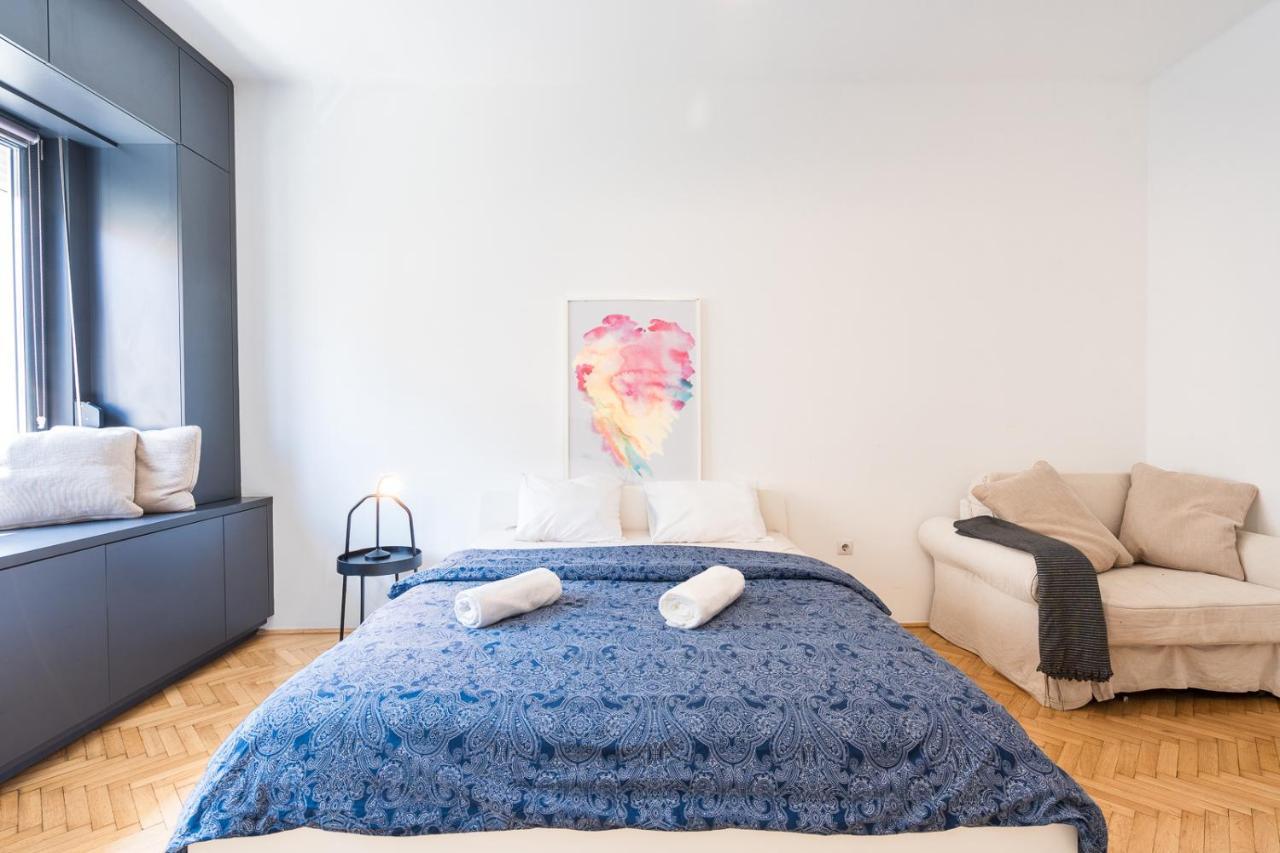 Bright Studio With Parliament View, Free Parking Budapest Eksteriør billede
