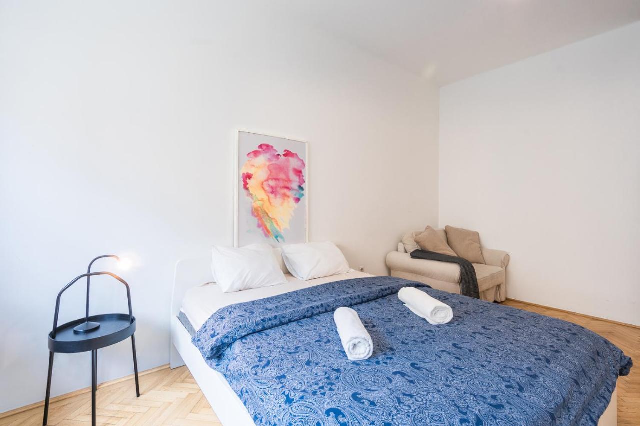 Bright Studio With Parliament View, Free Parking Budapest Eksteriør billede