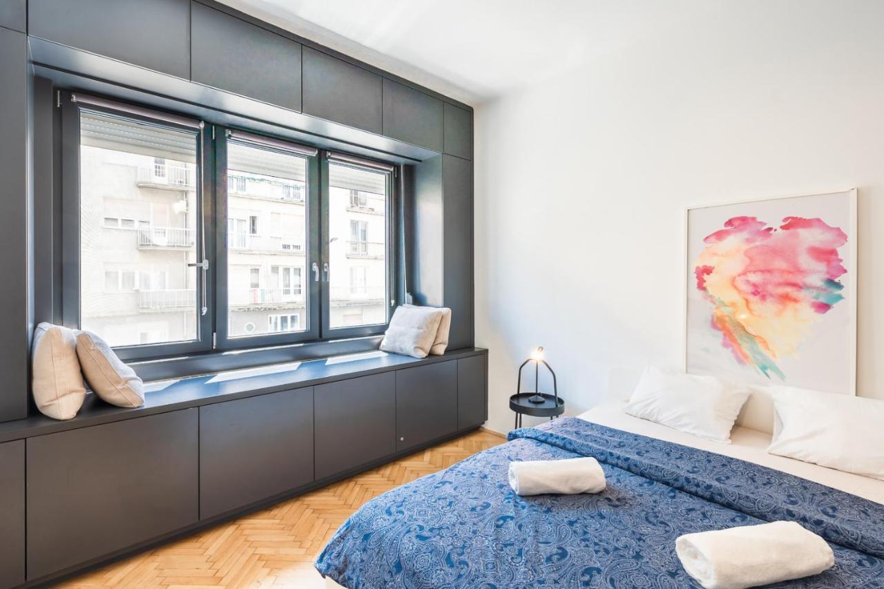 Bright Studio With Parliament View, Free Parking Budapest Eksteriør billede